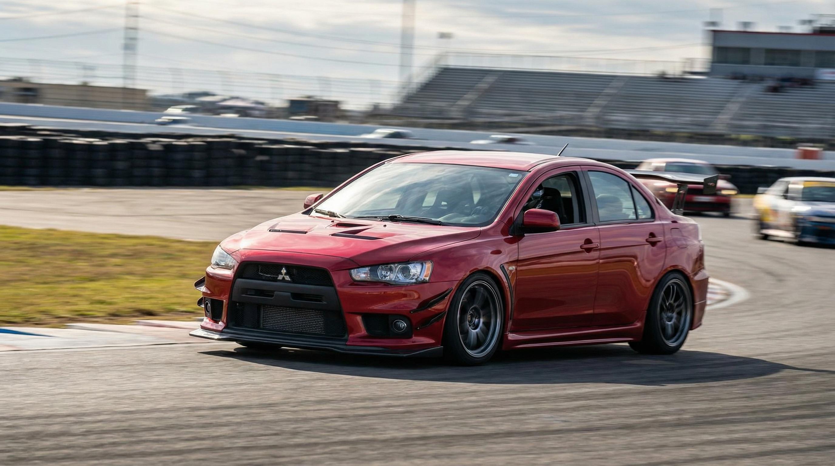 国产视频烈焰红赛道轿车涡轮改装视频